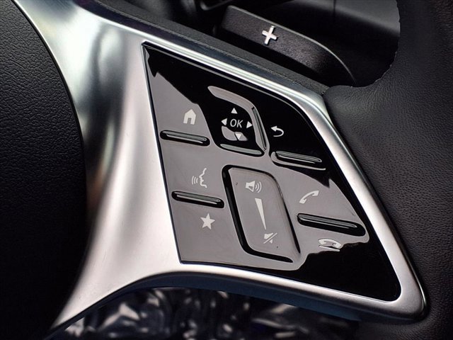 Used 2025 Mercedes-Benz GLC 300 image 10