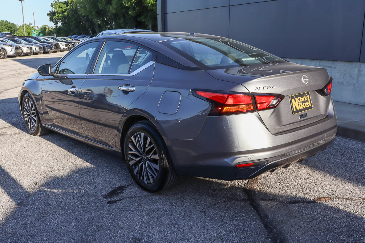Used 2025 Nissan Altima 2.5 SV FWD image 6