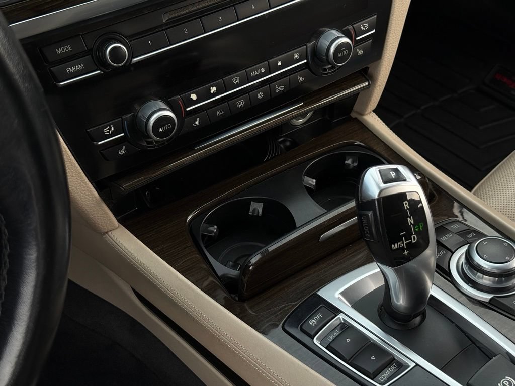 Used 2012 BMW 750i xDrive AWD/4WD image 25