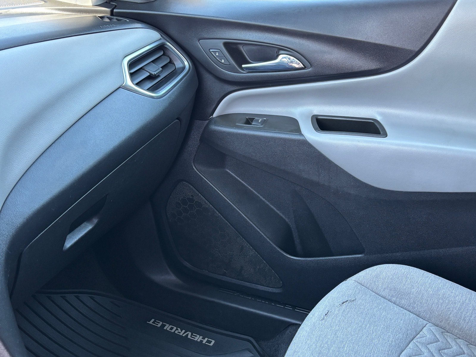 Used 2023 Chevrolet Equinox LS w/ LS Convenience Package FWD image 19