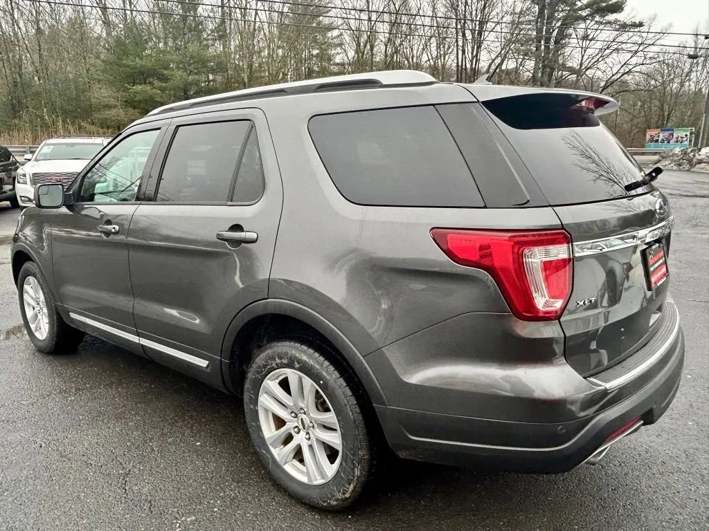 Used 2018 Ford Explorer XLT w/ Equipment Group 202A AWD/4WD image 6