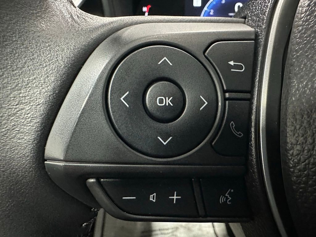 Used 2025 Toyota Corolla SE w/ SE Premium Package image 18