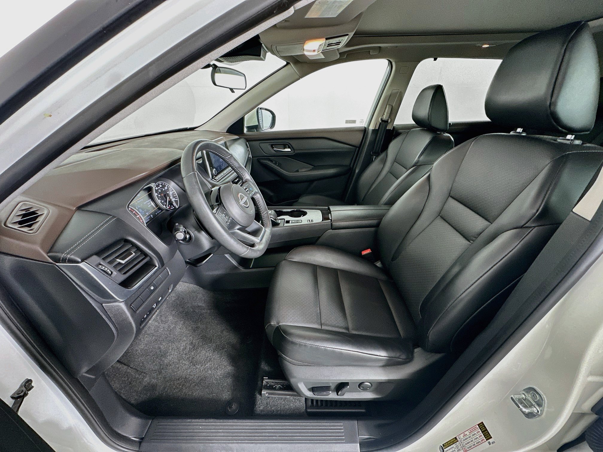 Used 2023 Nissan Rogue SV w/ SV Premium B Package FWD image 13