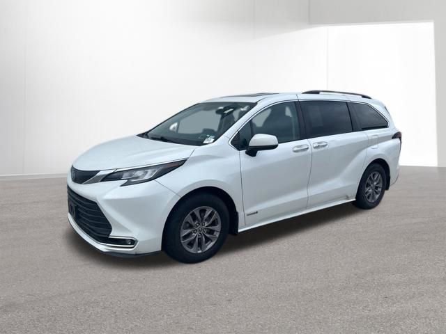 Used 2021 Toyota Sienna XLE FWD image 13