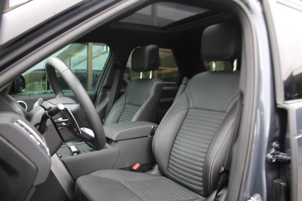 Certified 2024 Land Rover Discovery Dynamic SE image 5