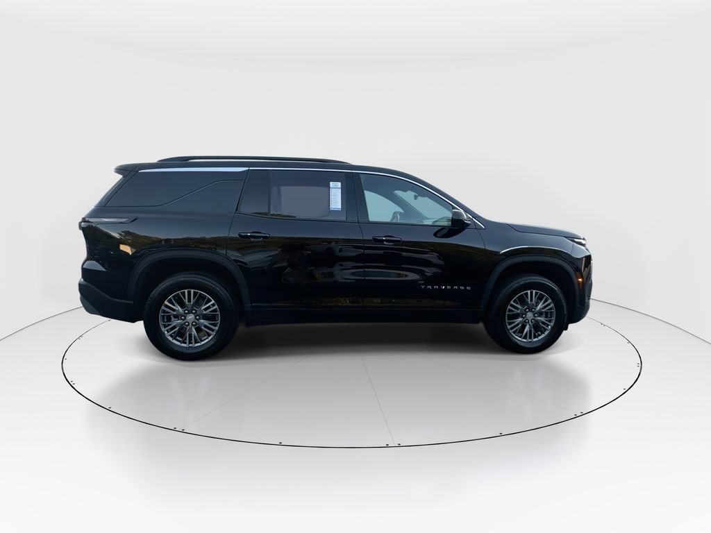 Used 2025 Chevrolet Traverse LT FWD image 9