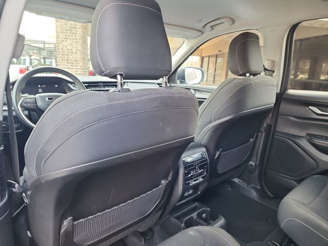 Used 2023 Jeep Grand Cherokee L Laredo image 28