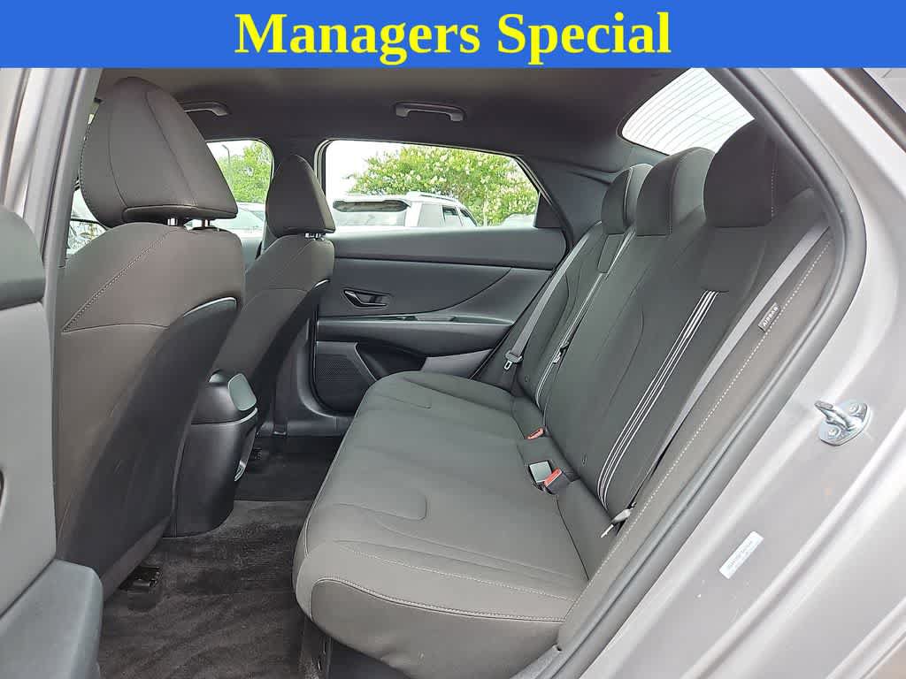 Certified 2025 Hyundai Elantra SEL FWD image 9