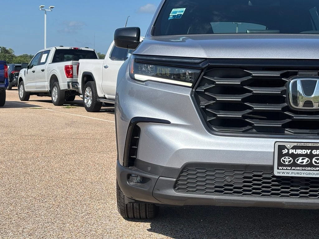 Used 2025 Honda Pilot Sport image 4