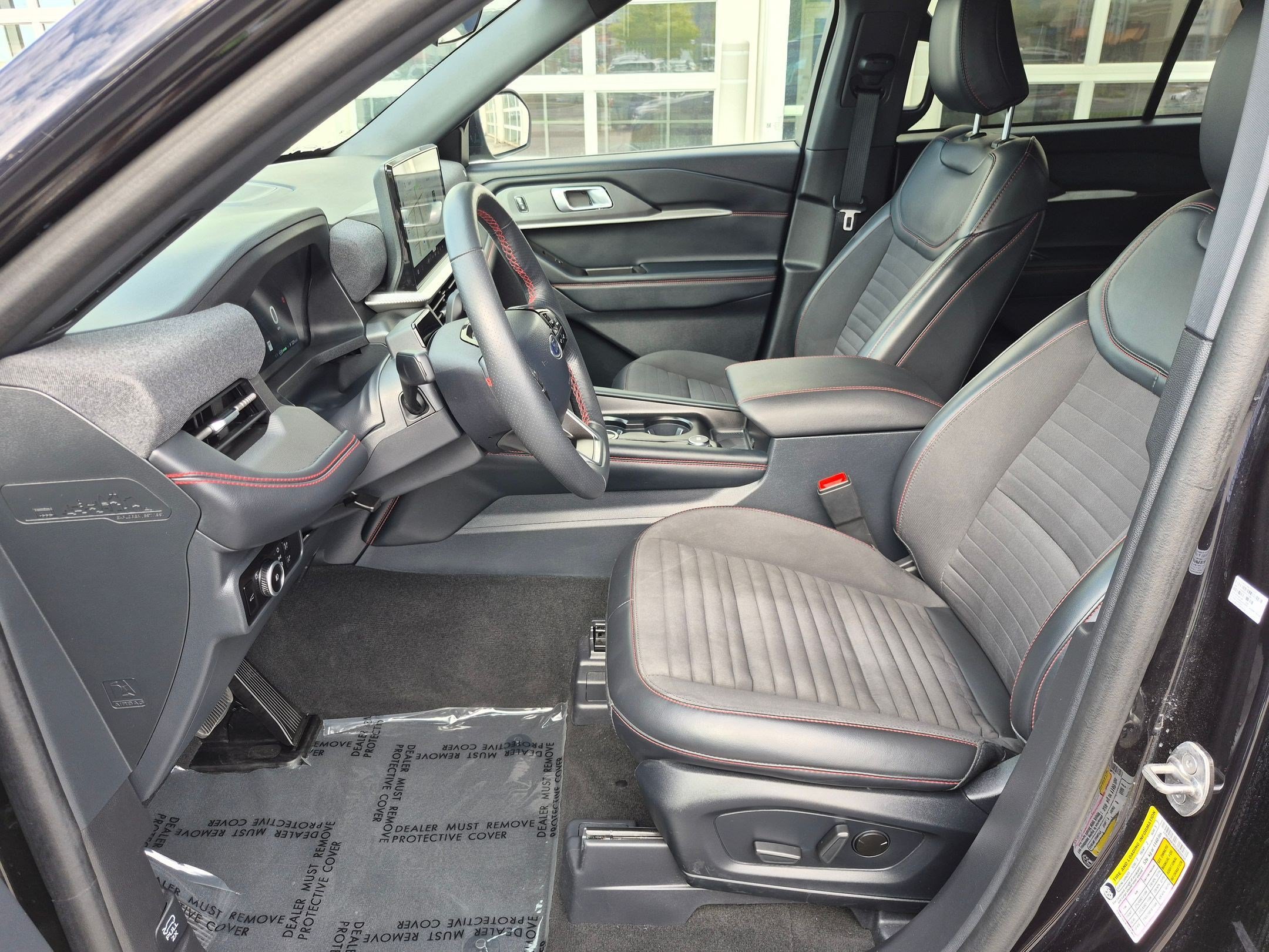 Used 2025 Ford Explorer ST-Line w/ ST-Line Street Pack AWD/4WD image 18