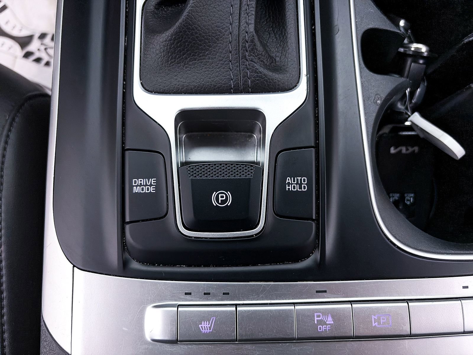 Used 2022 Kia Carnival LX image 24