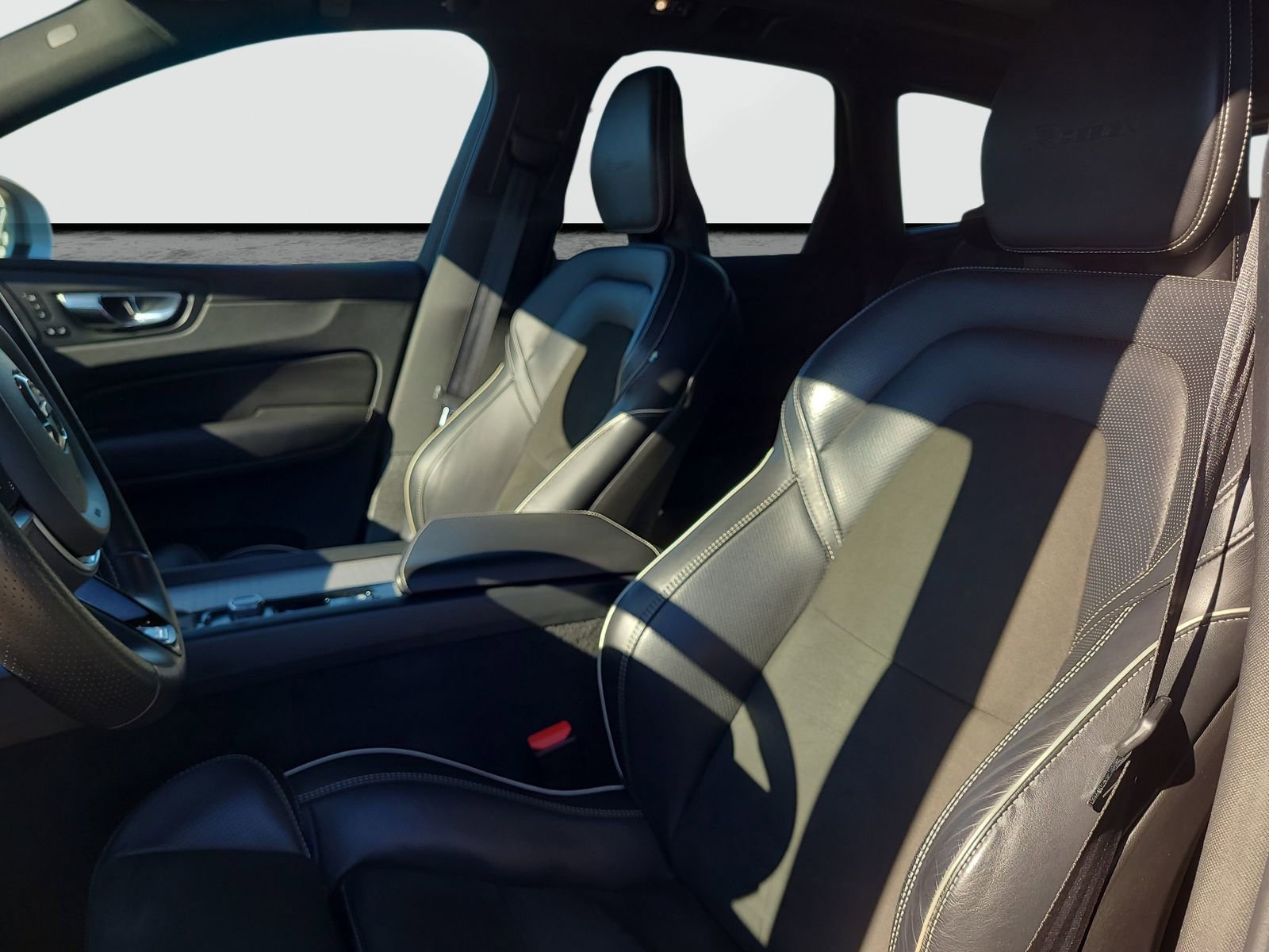 Used 2019 Volvo XC60 T5 R-Design w/ Protection Package Premier image 17