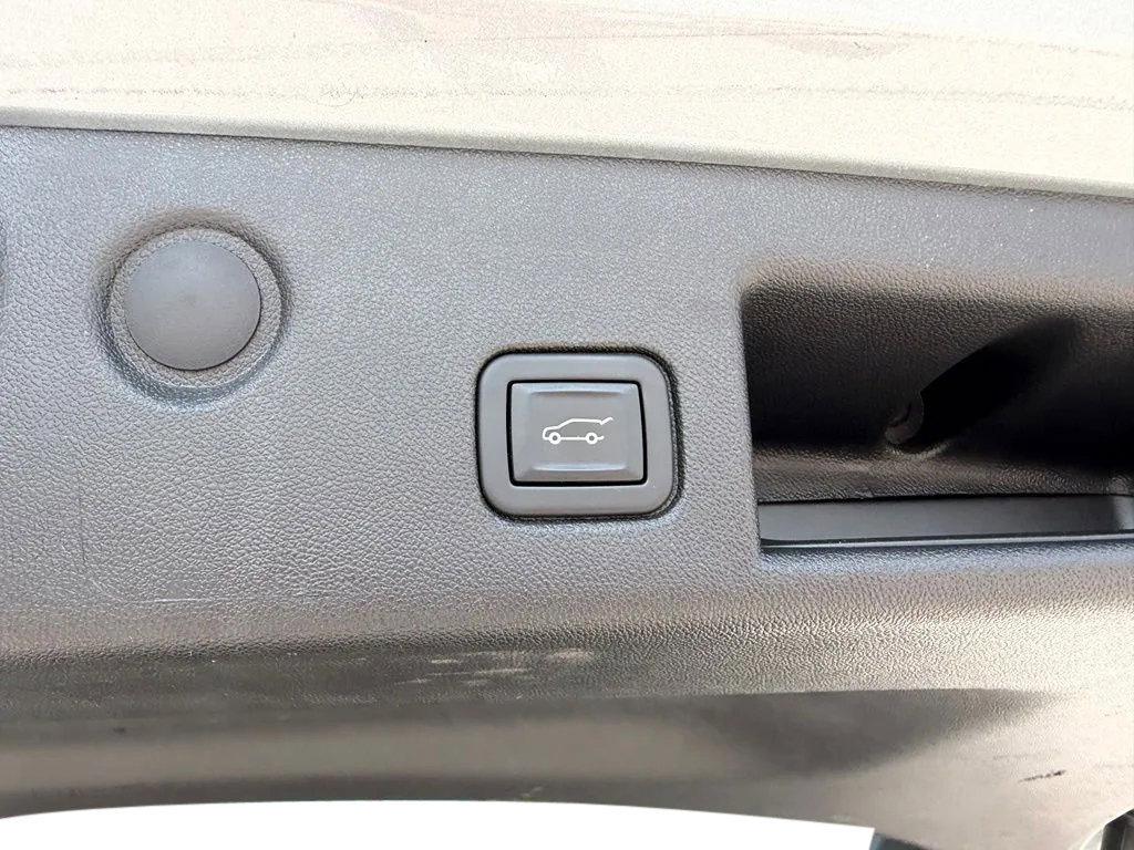 Used 2024 Chevrolet Equinox LT FWD image 33