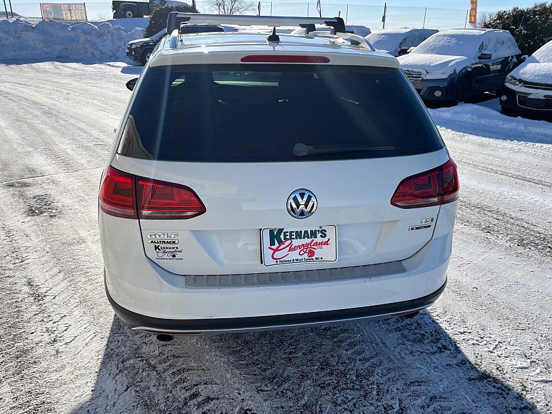 Used 2017 Volkswagen Golf Alltrack S image 5