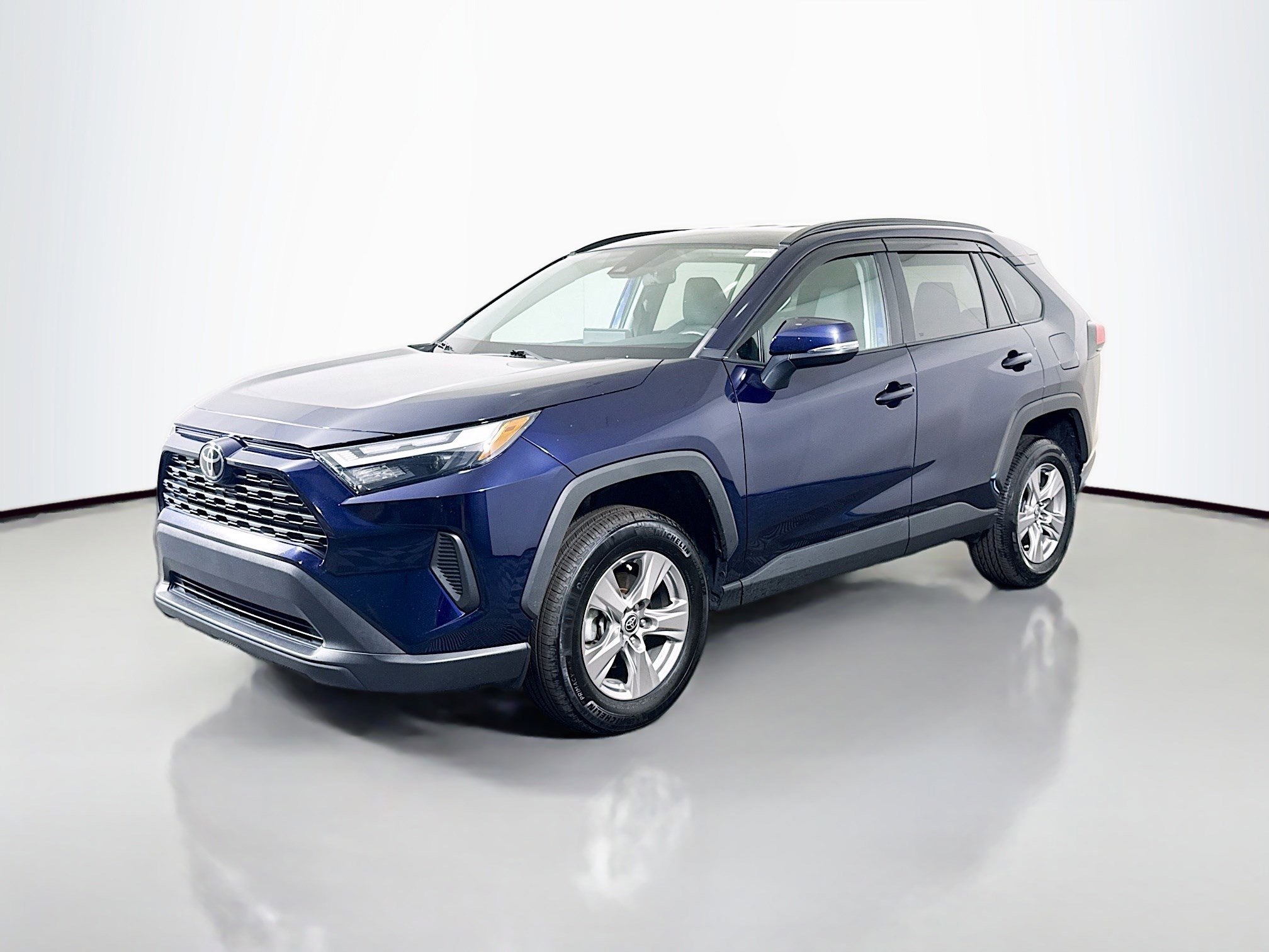Used 2022 Toyota RAV4 XLE image 4
