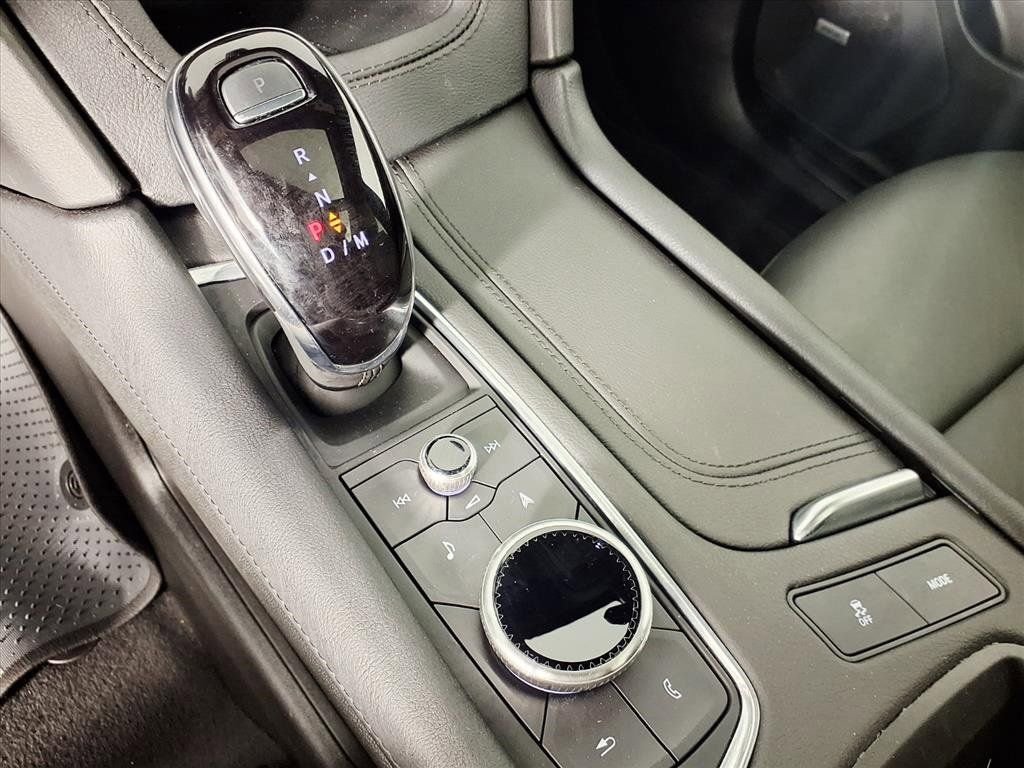 Certified 2025 Cadillac XT5 Premium Luxury FWD image 15