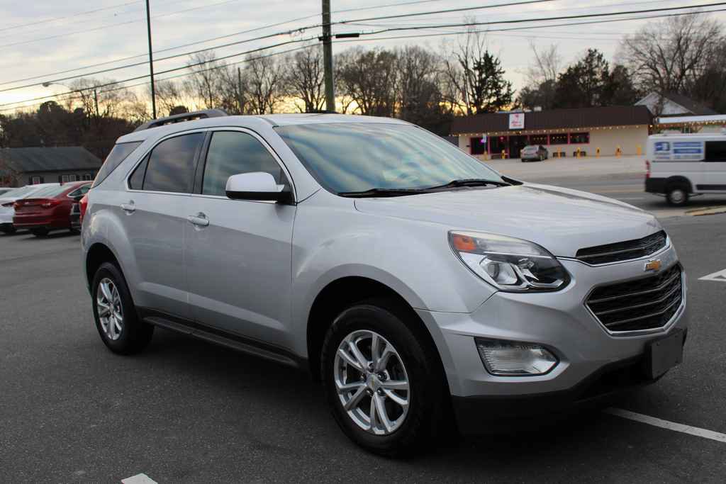 Used 2017 Chevrolet Equinox LT w/ Convenience Package image 3