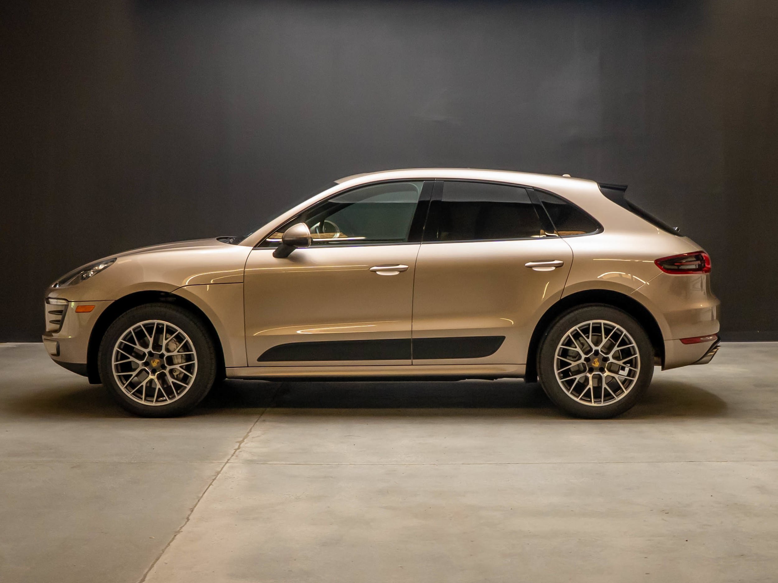 Certified 2017 Porsche Macan S AWD/4WD image 2