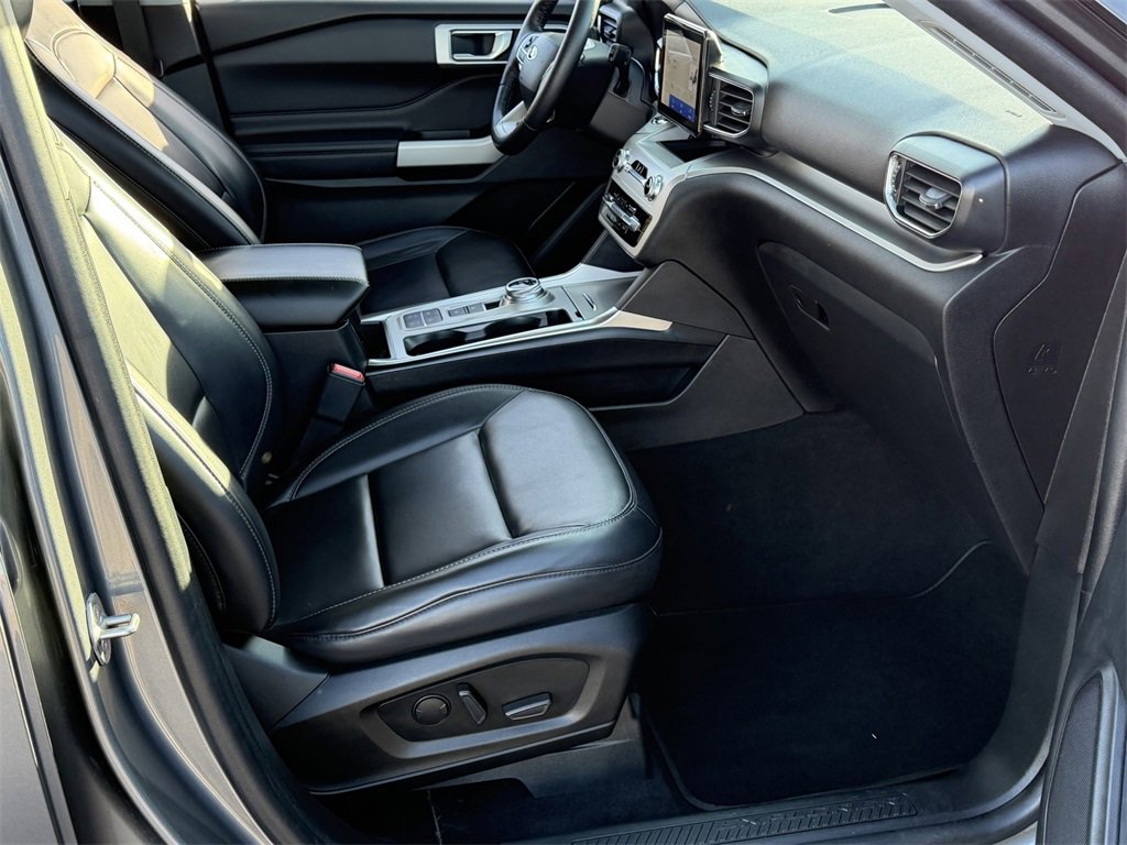 Used 2021 Ford Explorer XLT w/ Equipment Group 202A image 26