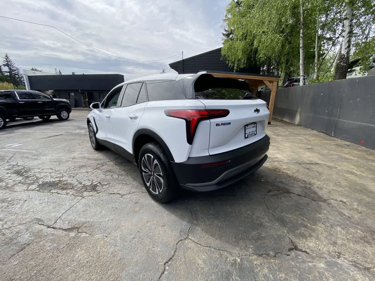 Used 2024 Chevrolet Blazer EV LT AWD/4WD image 4