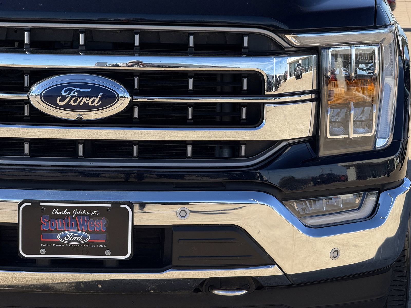 Used 2023 Ford F150 Lariat w/ Trailer Tow Package image 9