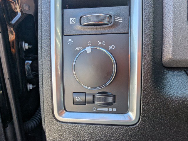 Used 2020 RAM 1500 Classic SLT w/ Luxury Group AWD/4WD image 16