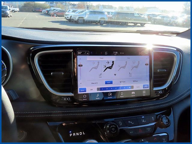 New 2026 Chrysler Pacifica Select image 13