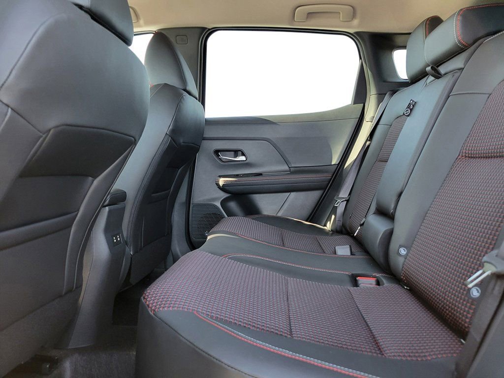 New 2025 Nissan Kicks SR image 33