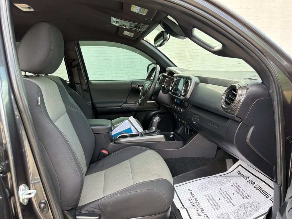 Used 2021 Toyota Tacoma TRD Off-Road w/ Technology Package AWD/4WD image 12