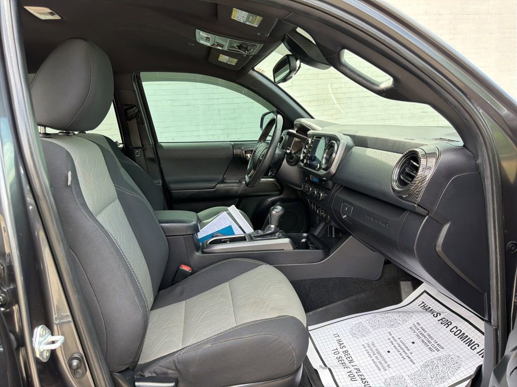 Used 2021 Toyota Tacoma TRD Off-Road w/ Technology Package AWD/4WD image 12