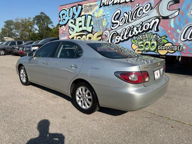 Used 2002 Lexus ES 330 w/ Premium Pkg FWD image 4