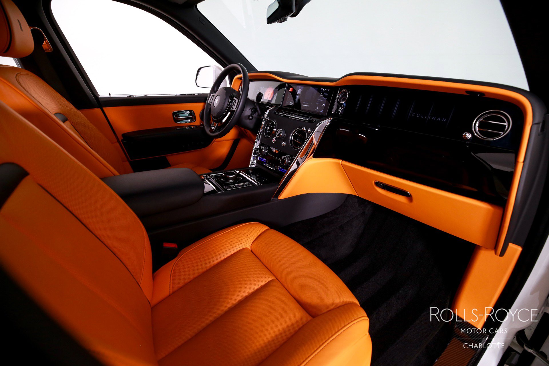 Certified 2025 Rolls-Royce Cullinan image 35