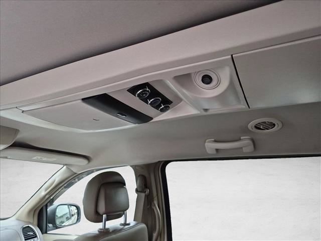 Used 2015 Chrysler Town & Country Touring FWD image 17