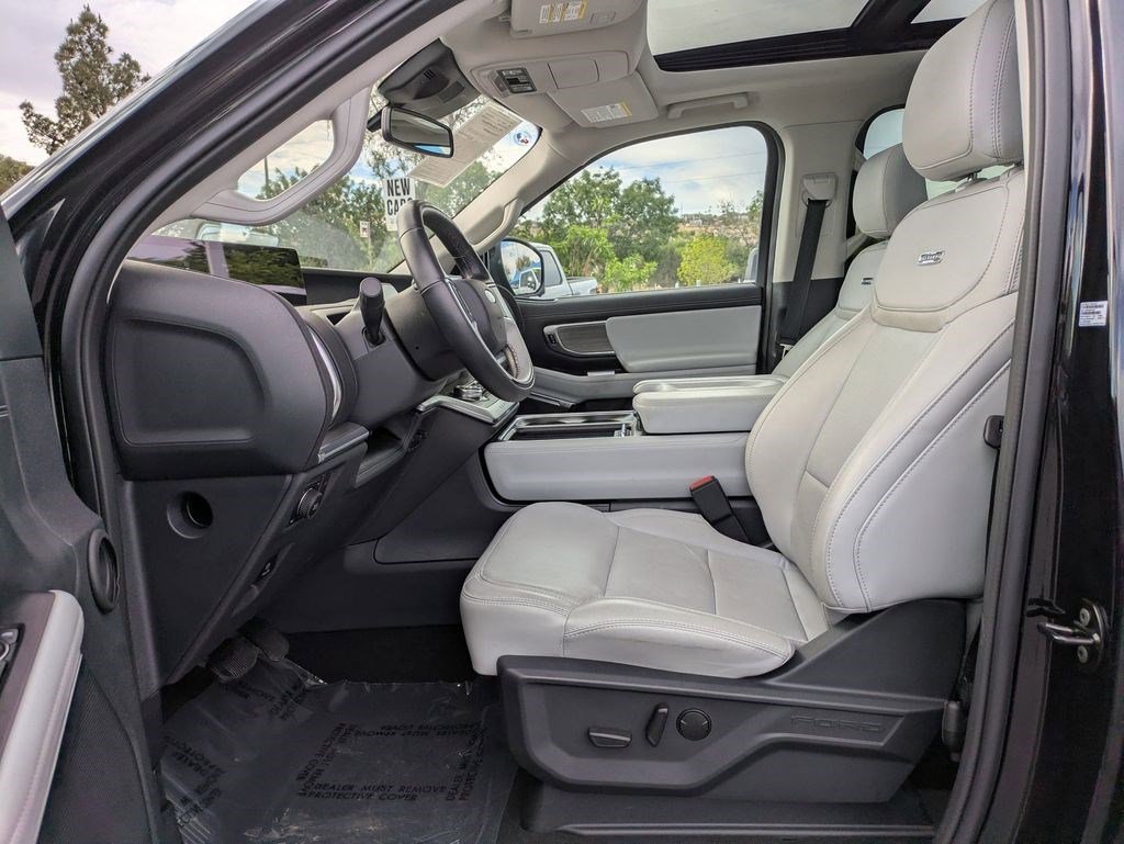 Certified 2025 Ford Expedition Platinum AWD/4WD image 17