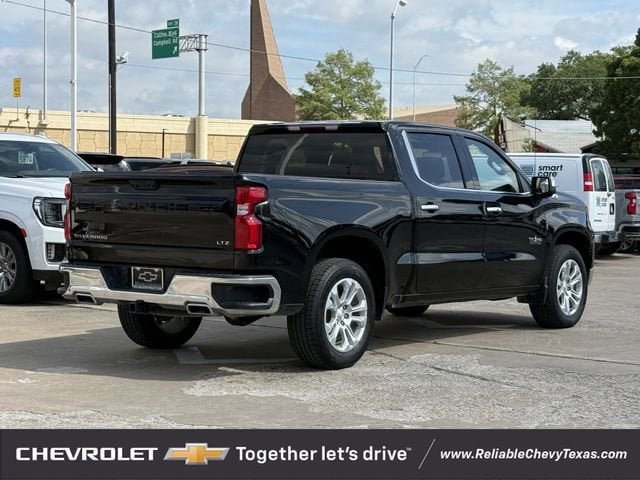 Used 2022 Chevrolet Silverado 1500 LTZ w/ Z71 Off-Road Package AWD/4WD image 6
