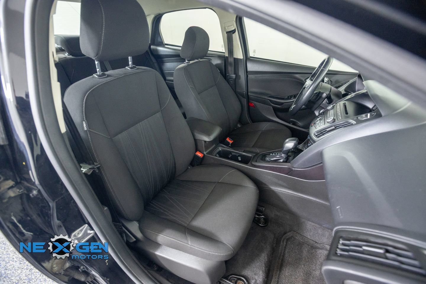 Used 2017 Ford Focus SE w/ SE Sport Package FWD image 40