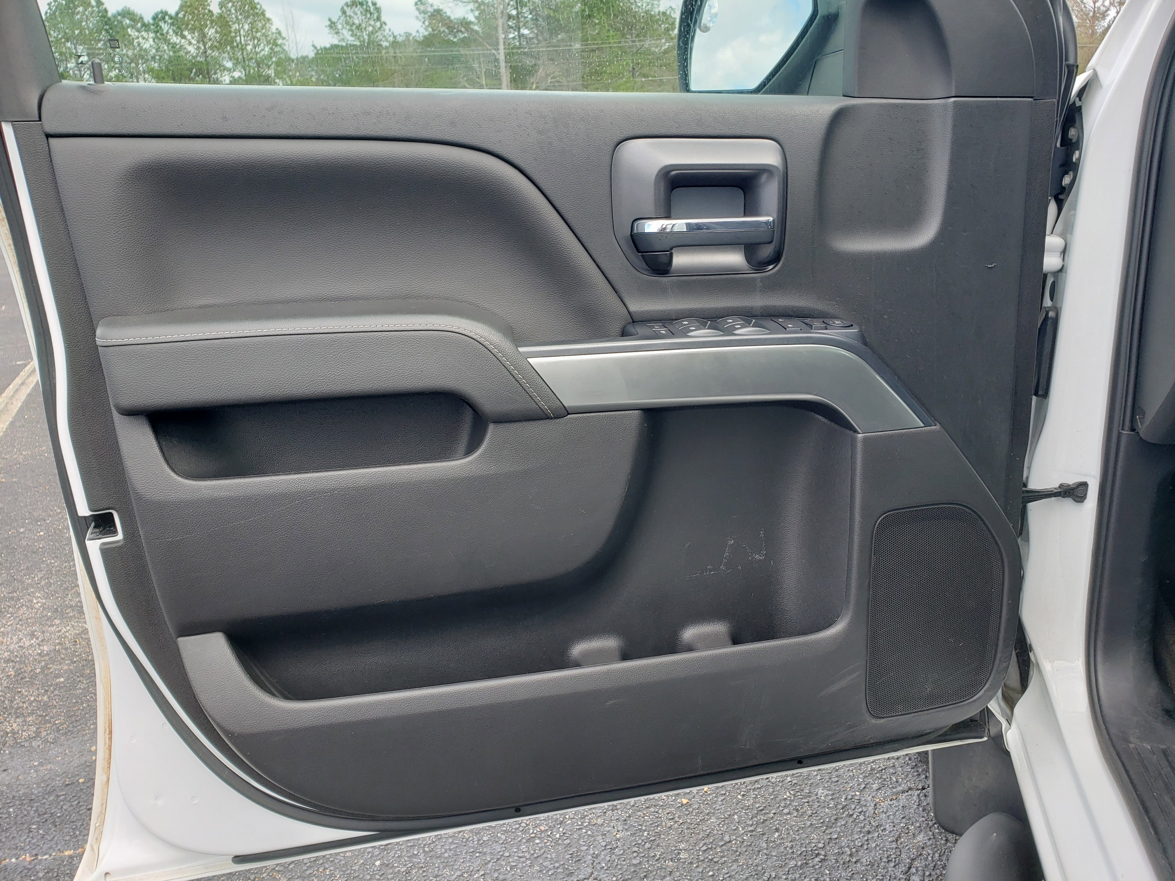 Used 2018 Chevrolet Silverado 1500 LT image 2