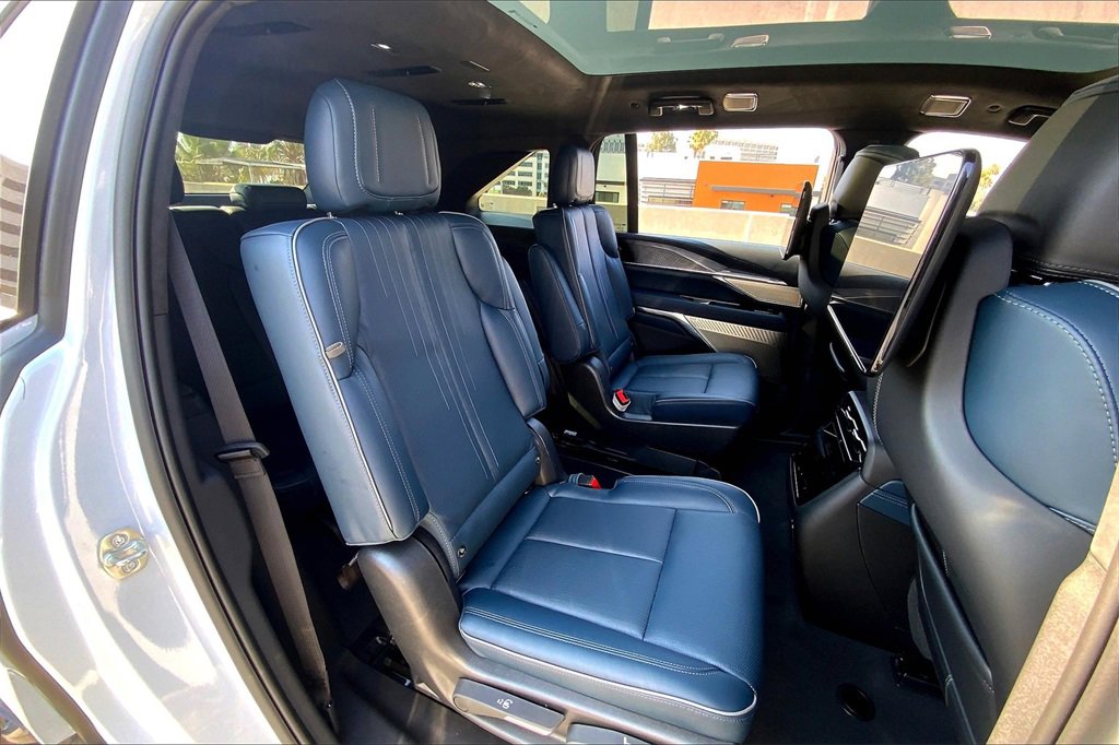 New 2026 Cadillac Escalade IQ Sport 2 w/ LPO, ONYX Package image 32