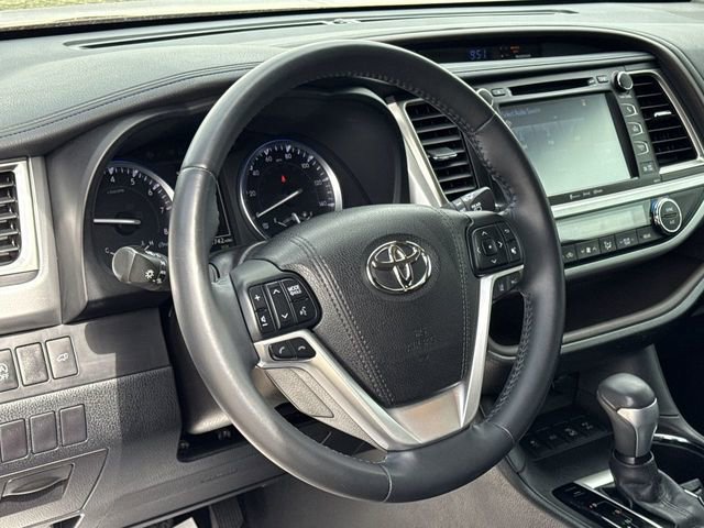Used 2017 Toyota Highlander XLE AWD/4WD image 17