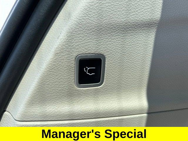 Used 2024 Chrysler Pacifica Touring-L FWD image 47
