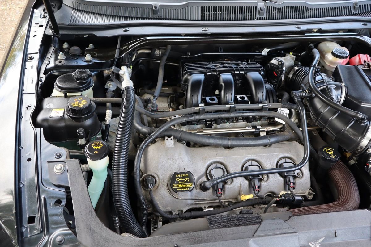 Used 2010 Ford Taurus Limited image 37