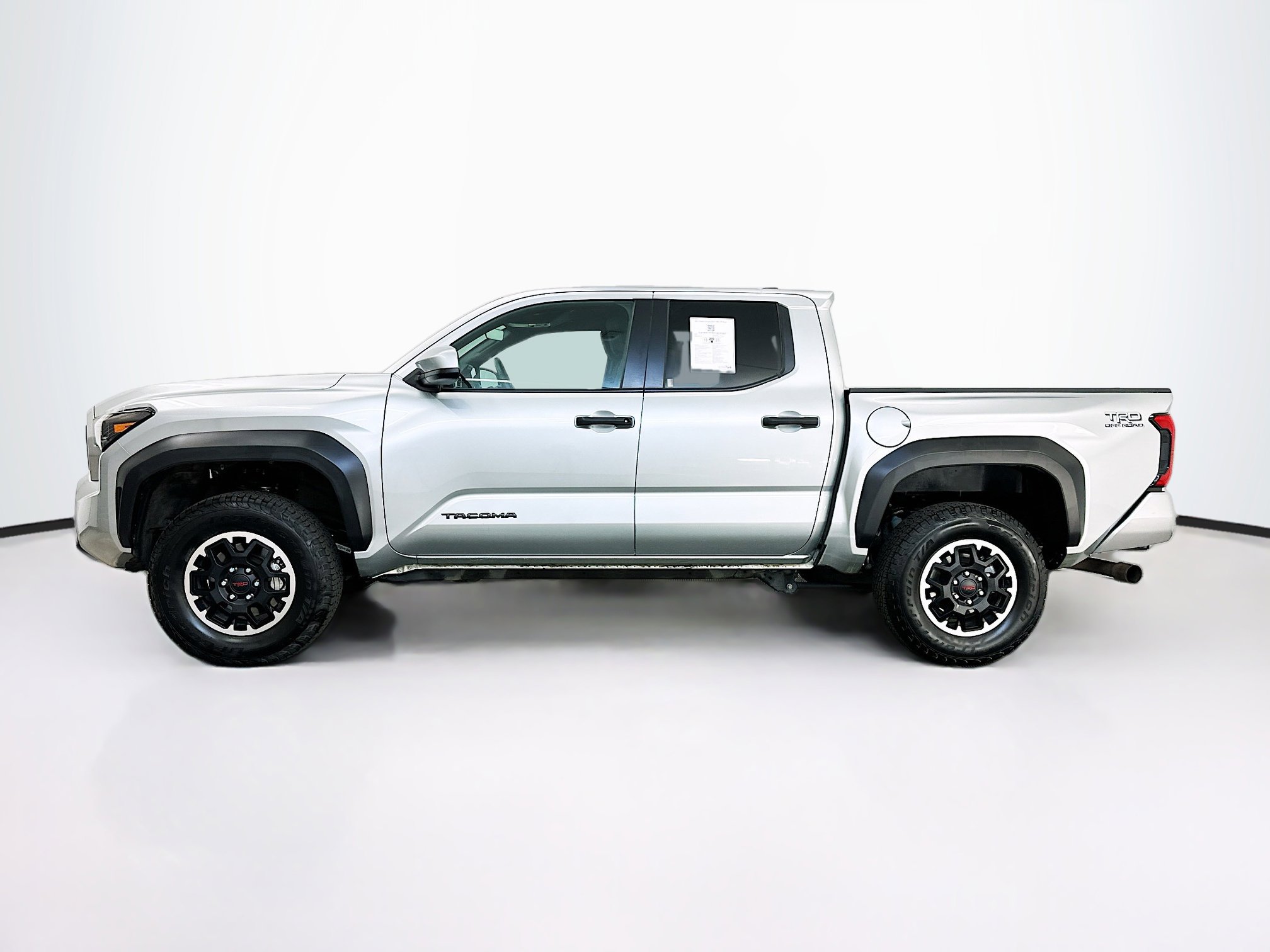 Used 2025 Toyota Tacoma TRD Off-Road AWD/4WD image 4