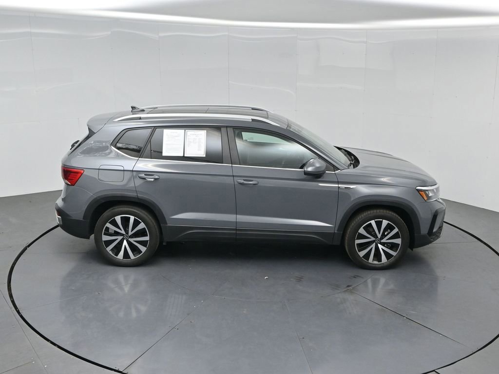 Used 2023 Volkswagen Taos SE w/ Panoramic Sunroof Package AWD/4WD image 39