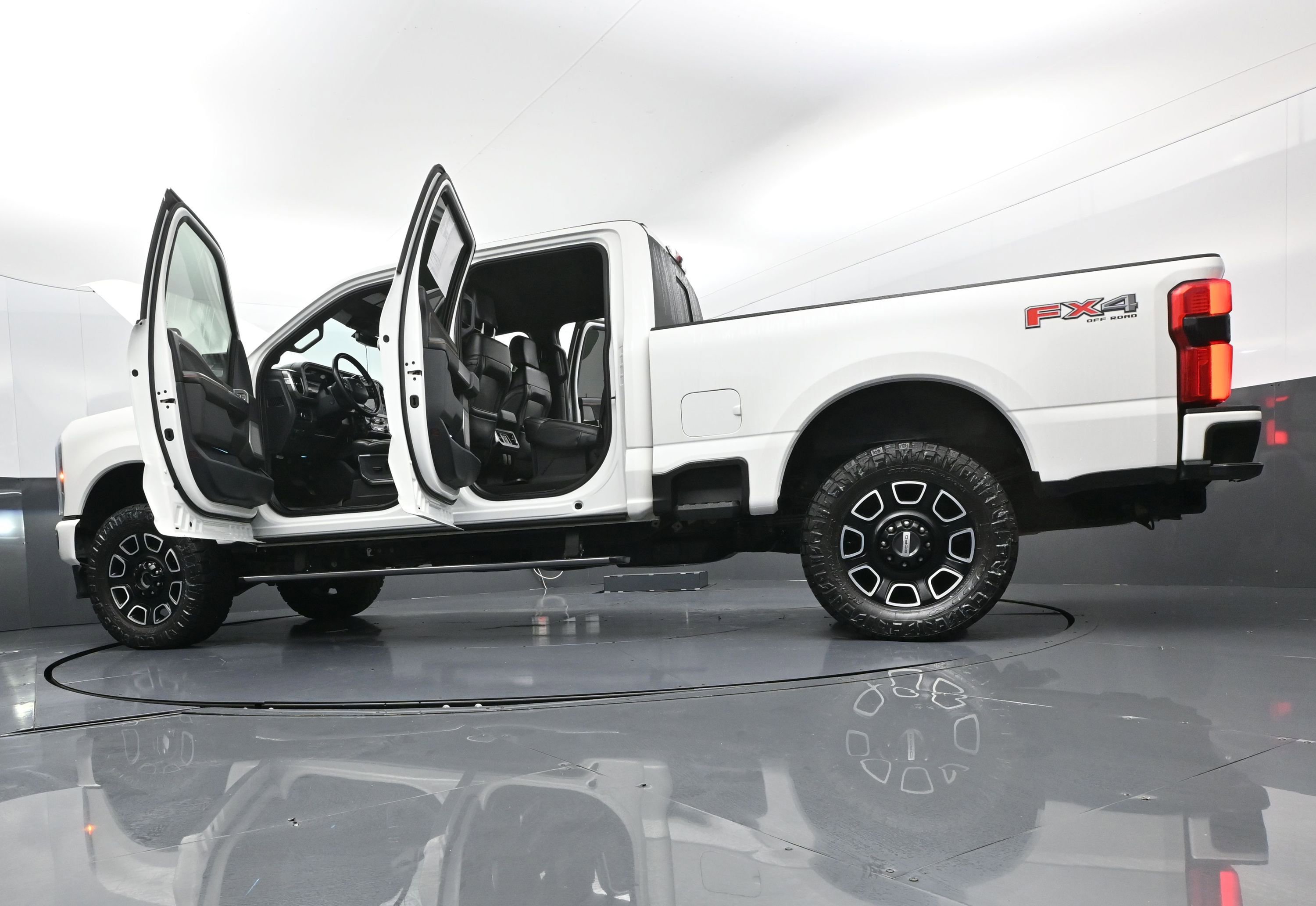 Used 2024 Ford F250 Platinum image 50