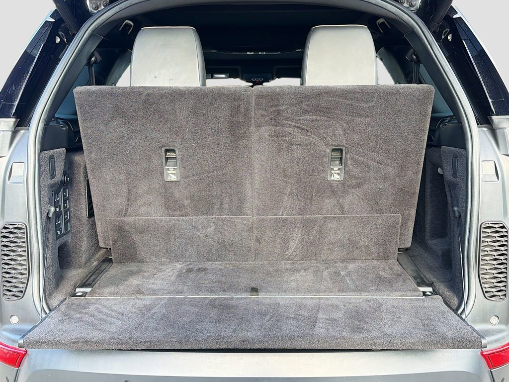 Used 2020 Land Rover Discovery HSE image 11