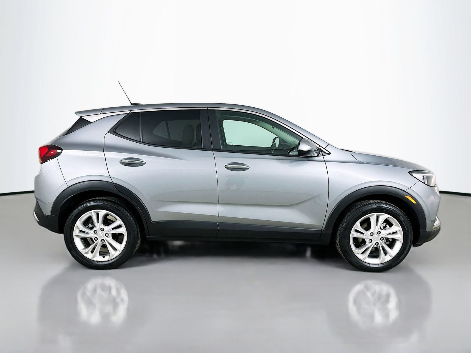 Used 2023 Buick Encore GX Preferred w/ Cold Weather Comfort Package FWD image 4