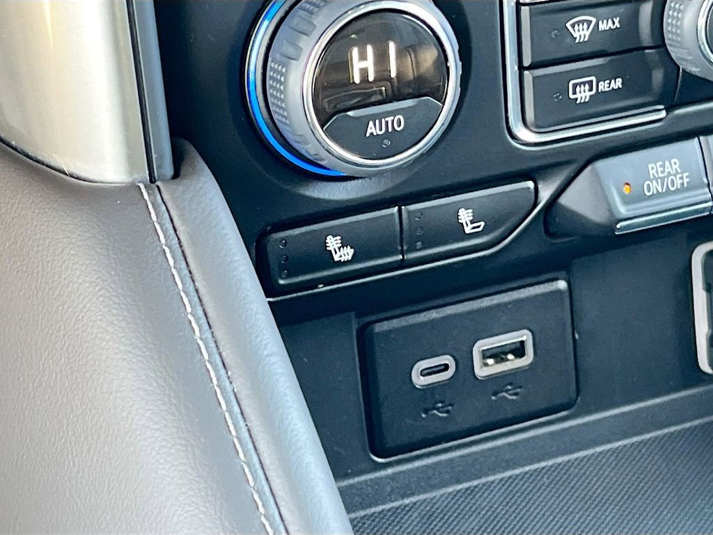 Used 2024 Chevrolet Tahoe Z71 w/ Luxury Package image 21