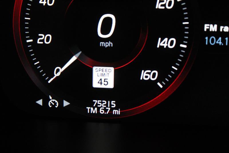 Used 2017 Volvo XC90 T5 Momentum AWD/4WD image 18