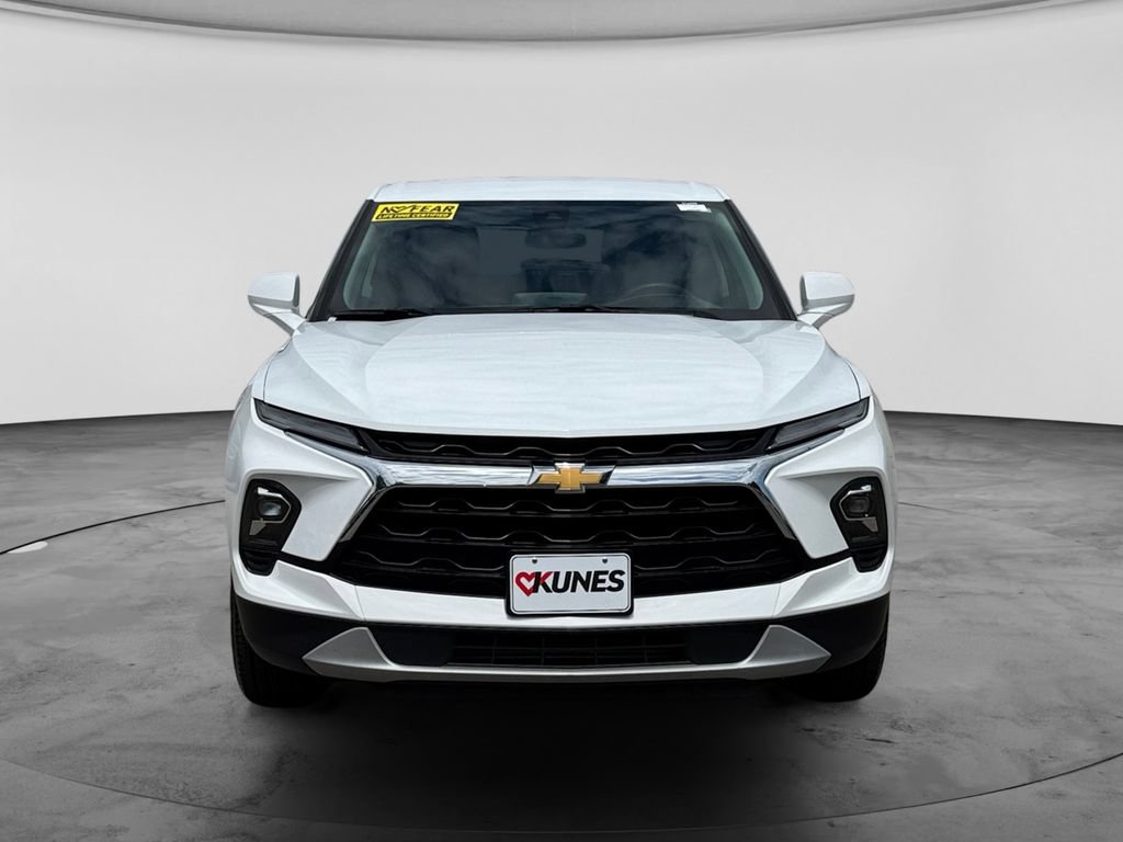 Used 2024 Chevrolet Blazer LT AWD/4WD image 2