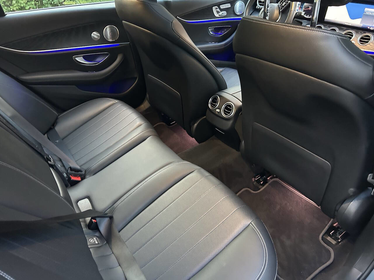 Used 2020 Mercedes-Benz E 350 4MATIC Sedan w/ Parking Assistance Package image 39